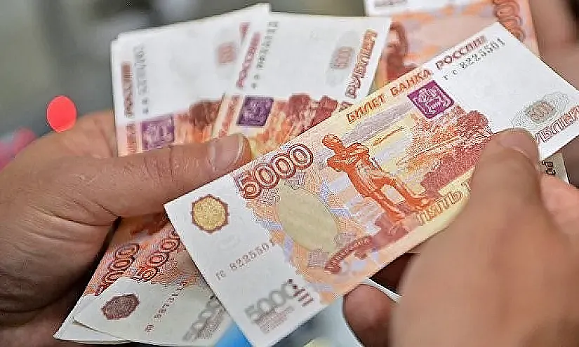 Садыр Жапров эмне себептен рубль менен бир гана банк иштей турганын түшүндүрдү