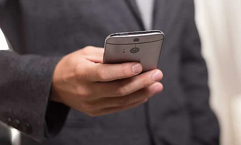 Салык боюнча карызы бар кыргызстандыктарга эми SMS келет