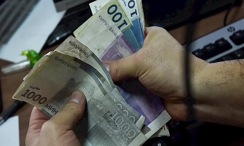 С 1 августа в КР увеличат выплаты малообеспеченным семьям