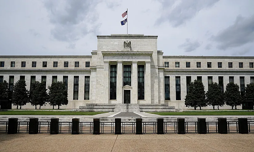 ФРС США вновь сохранила ключевую ставку на уровне 4,25–4,5%