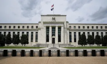 ФРС США вновь сохранила ключевую ставку на уровне 4,25–4,5%