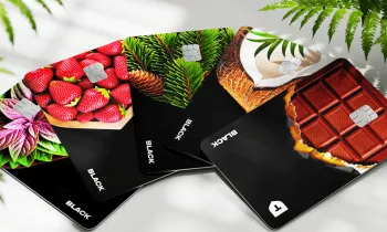 Т-Банк запустил уникальные ароматизированные дебетовые карты Black