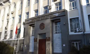 Салык кызматы соттун чечимисиз жеке адамдардын эсептерине кирүү боюнча ченемди алып салды