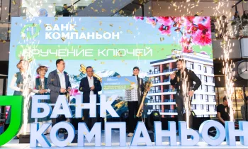 «Банк Компаньон» вручил квартиру победительнице и объявил новую акцию на 1 миллион сомов