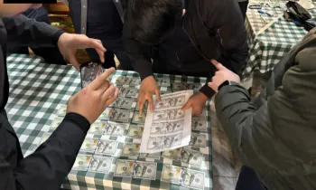 Поддельные купюры сбывали через продажу телефонов