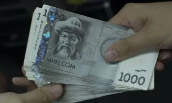 Долгожителям Кыргызстана подарили по 10 тысяч сомов