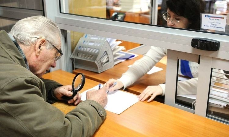 «Кыргыз почтасы» начнет оказывать безналичные финансовые услуги