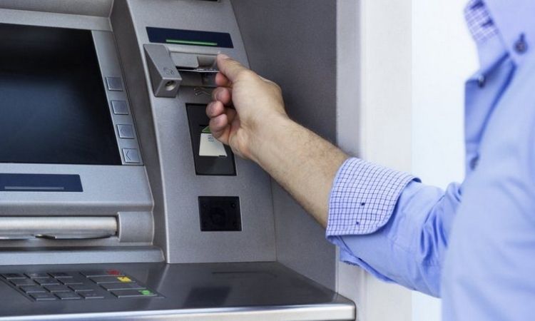 Почти 2 000 банкоматов работают в стране