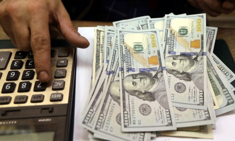 НБ КР вновь продал банкам доллары