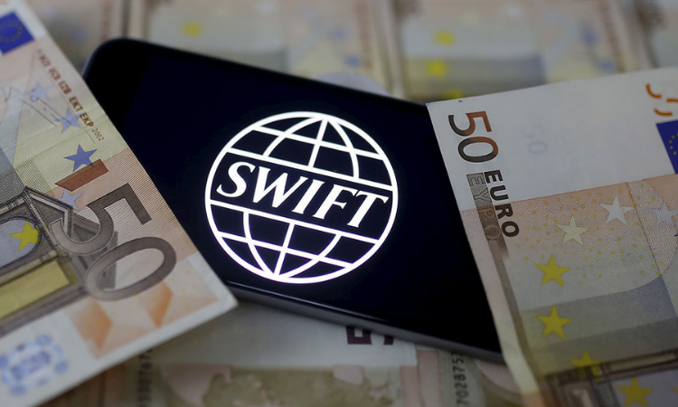 ЕС отключит семь российских банков от межбанковской системы SWIFT