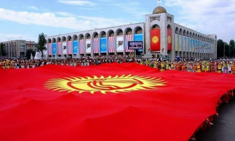 Нацстатком поздравил кыргызстанцев с Днем государственного флага