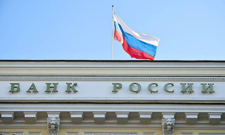 Банк России ввел временный порядок операций с наличной валютой
