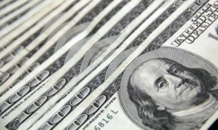 Доллар в Кыргызстане преодолел рубеж в 100 сомов