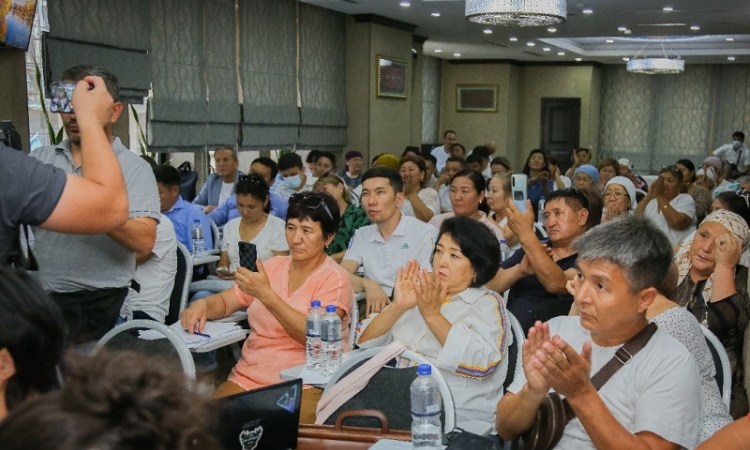 В Бишкеке прошла встреча с заемщиками, имеющими проблемы по кредитам