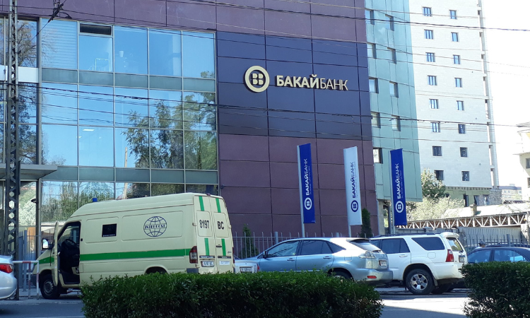 «Бакай Банк» вновь продлил временную комиссию за обналичивание USD