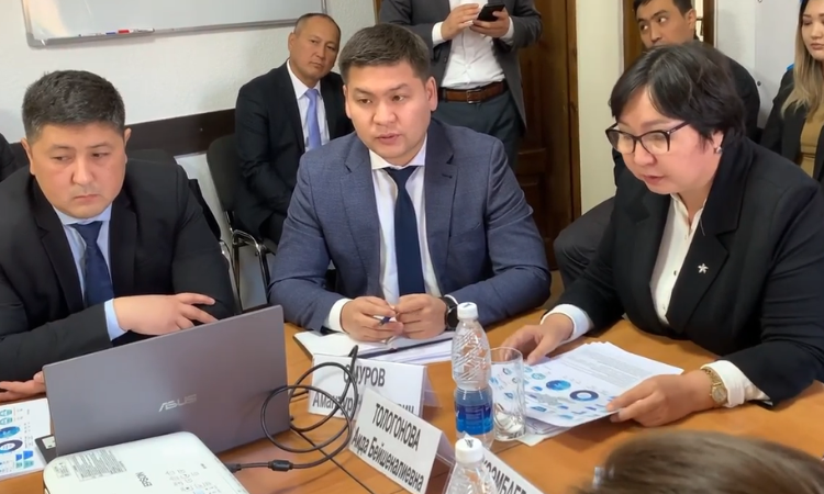 Парламентская фракция ЖК КР провела выездное заседание в ОАО «ГИК»