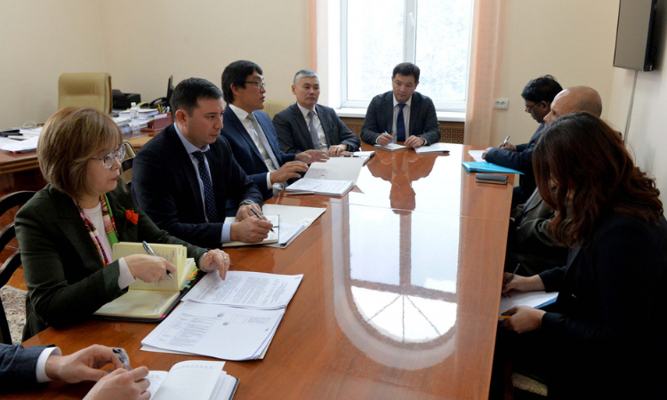 Бишкек намерен увеличить объем взаимной торговли и инвестиций с Индией