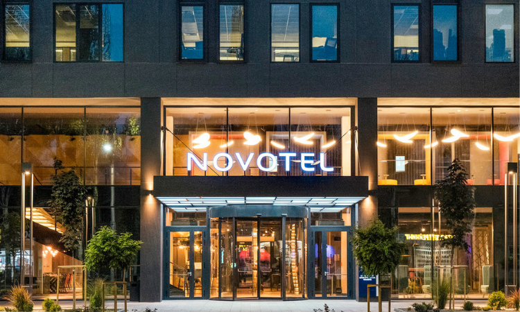 DemirBank открыл пункт обмена валюты в отеле Novotel