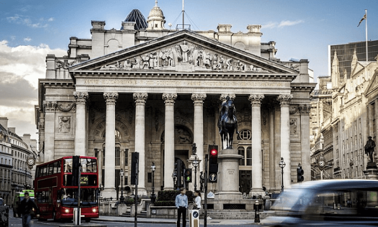 Банк Англии повысил учетную ставку до 4,5%