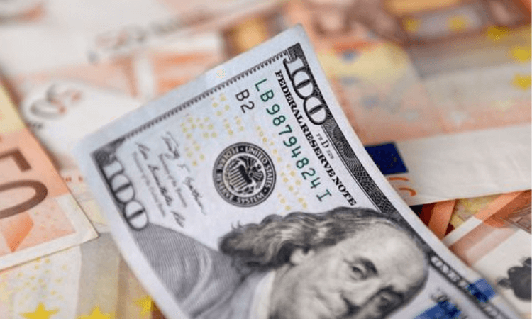 «Оптима Банк» изменил комиссии за взнос наличных долларов и евро
