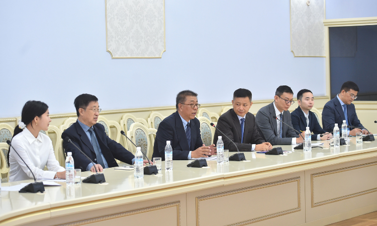 Кыргызстан готов стать центром евразийской торговли - глава кабмина