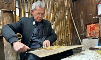 Пожилой китаец сделал QR-код из расщепленного бамбука