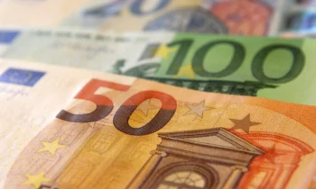 «Пощупать, посмотреть и наклонить»: Из обращения изъято 467 000 фальшивых евробанкнот