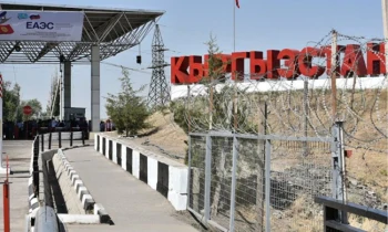 За теневой обмен валют на КПП «Достук-автодорожный» оштрафован 21 кыргызстанец