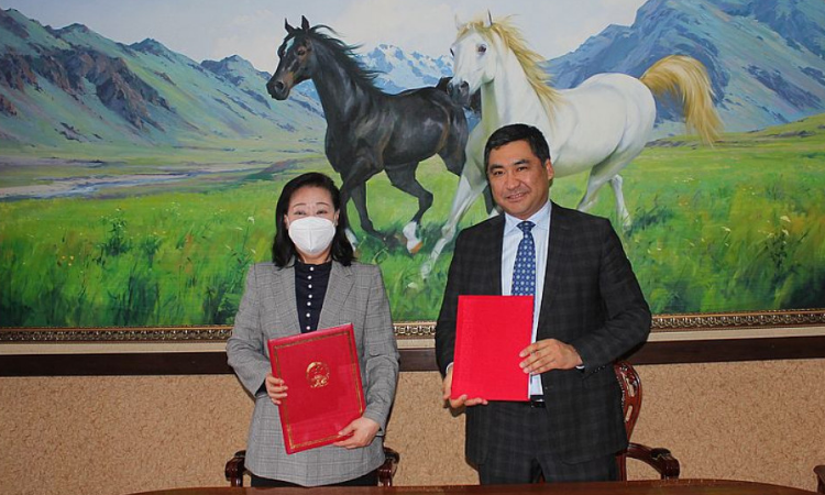 КНР окажет Кыргызстану безвозмездную помощь в размере 1 млрд юаней